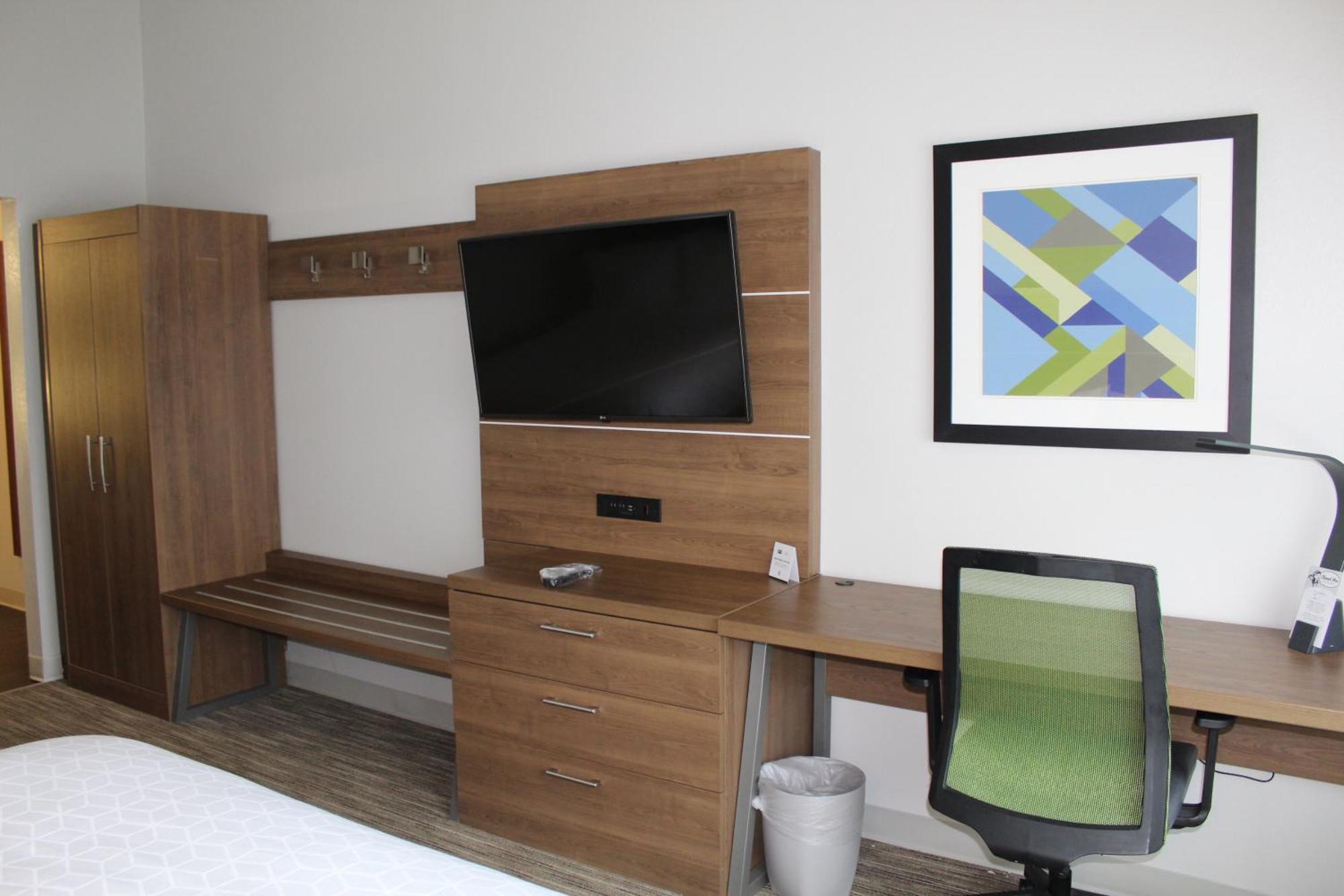 Express & - By Ihg